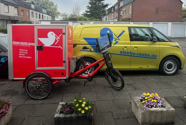 Nachhaltige Mobilität im Handwerk: Elektro-Fachbetrieb Köln mit Lastenrad und E-Van unterwegs